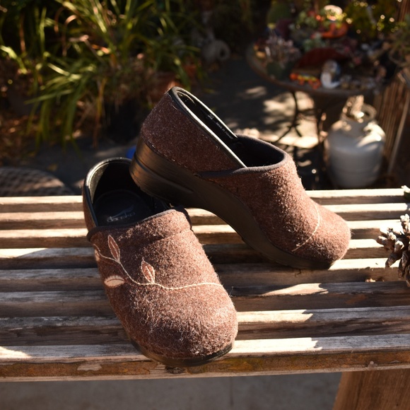 womens wool clogs